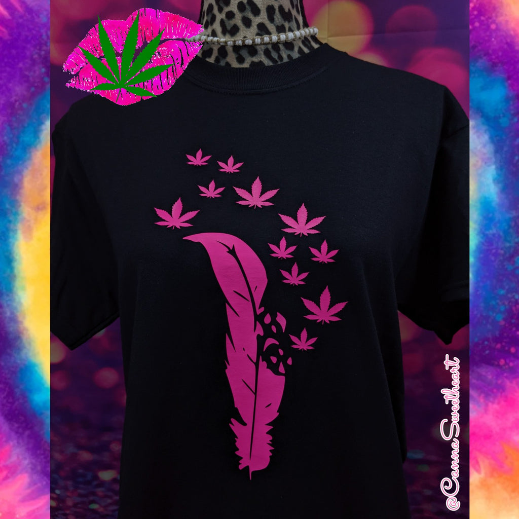 WEED CANNABIS FEATHER BLACK SHORT SLEEVE UNISEX FIT T SHIRT
